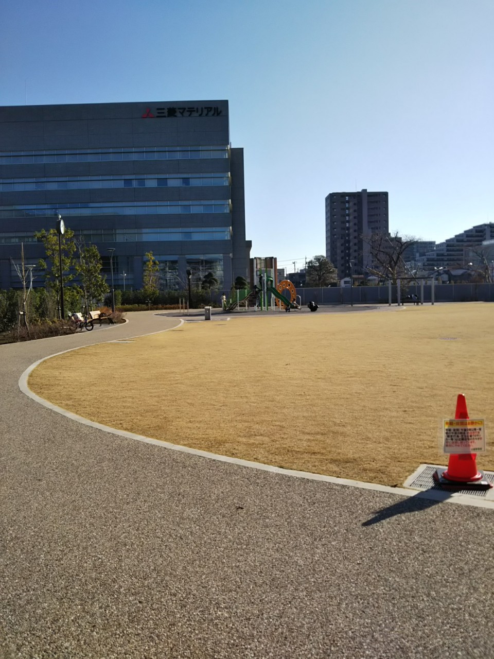 さいたま新都心公園と周辺情報 幼児 小学生におすすめの複合遊具や広場