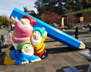 むさしの村中央広場前すべりだい1