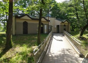 秋ヶ瀬公園三ツ池トイレ