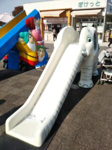 むさしの村中央広場前すべりだい2