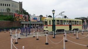 メインエントランスホール前