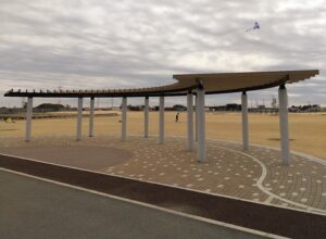 春日部夢の森公園管理棟前広場2